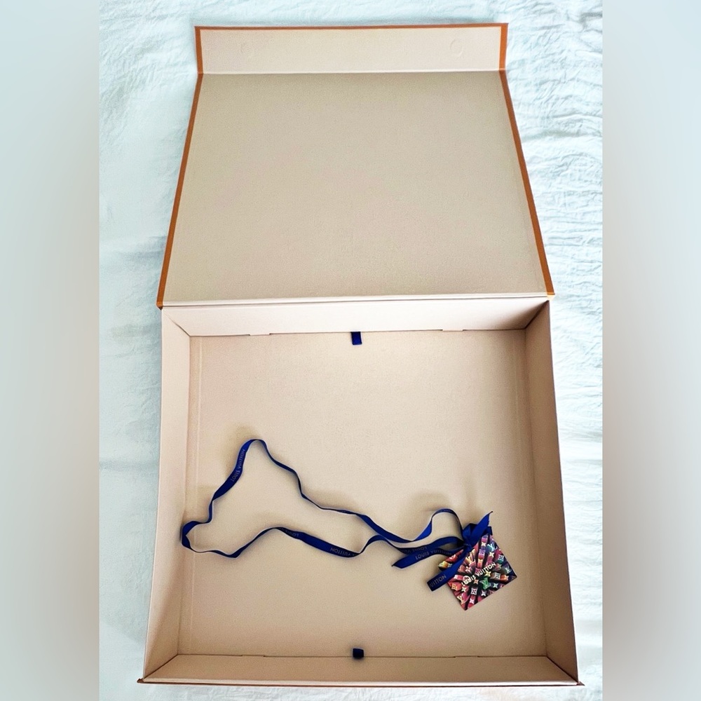 LOUIS VUTTION Large Box - Picture 2 of 2